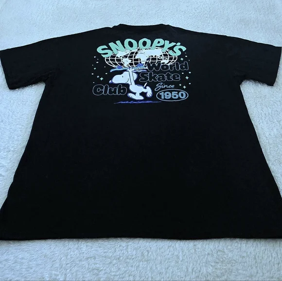 Peanuts🥜 "Snoopy's World🌎 Skate🛹 Club" Graphic Tee👕 - NWOT - Picture 14 of 14